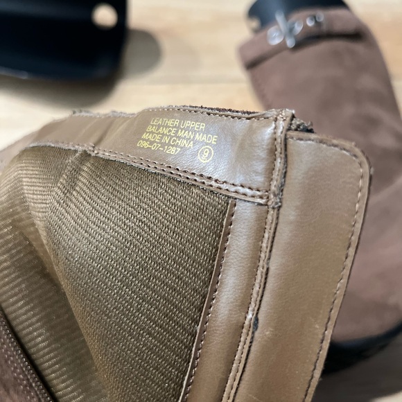 LIKE NEW * Mossimo Brown Suede Ankle Boots - Picture 4 of 5